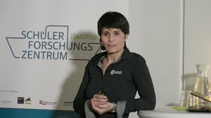 Thumbnail - Astronautin Samantha Cristoforetti am SFZ Hamburg