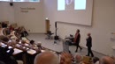 Thumbnail - Enthüllung des Schriftzugs im Hörsaal